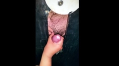 Svenska Hustruns Glory Hole Handjob